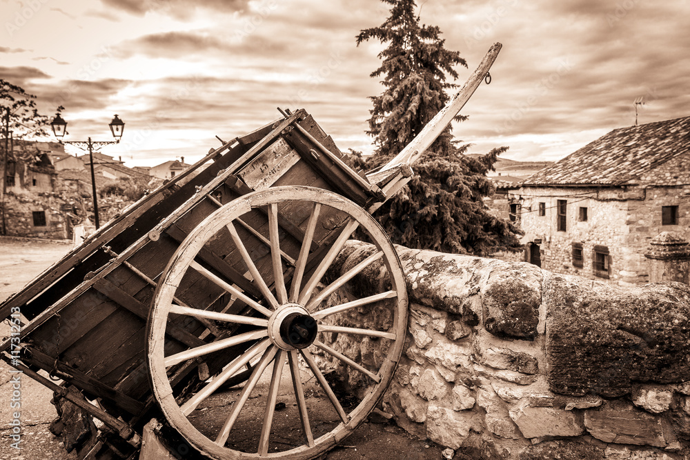 Obraz premium monochrome of an old chariot used for decoration and an ancient village