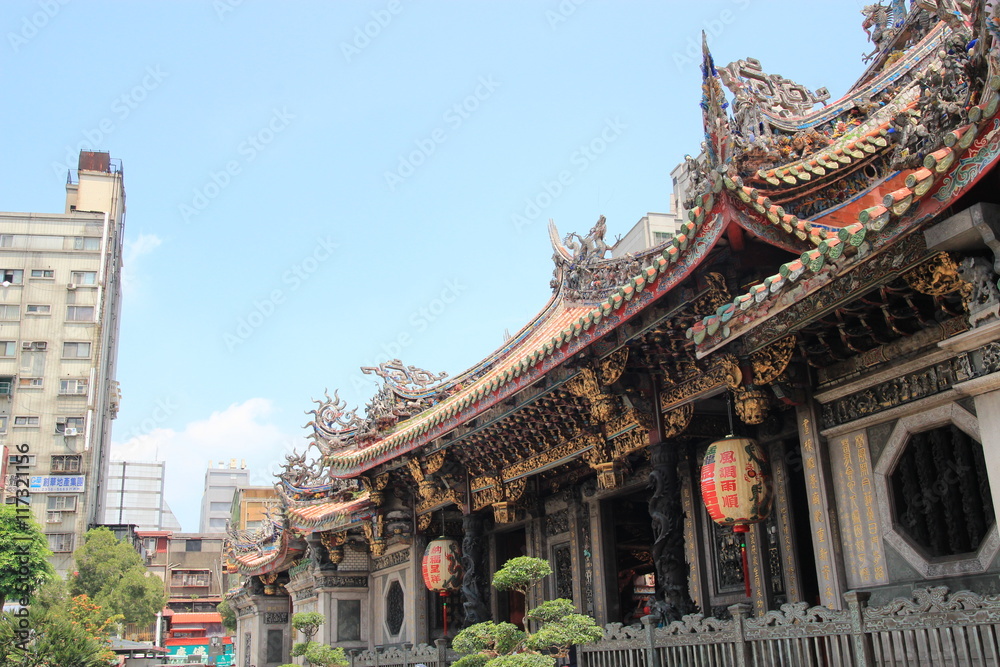 Fototapeta premium 龍山寺の綺麗な外観