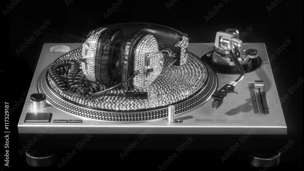 daimond headphones and vinyl style dj turntable