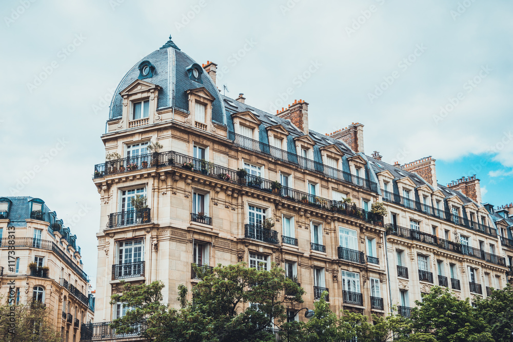 Fototapeta premium Apartment building with neoclassical designs