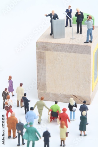 comizio elettorale in miniatura