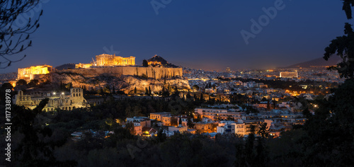 Athen mit Akropolis in der Abenddämmerung