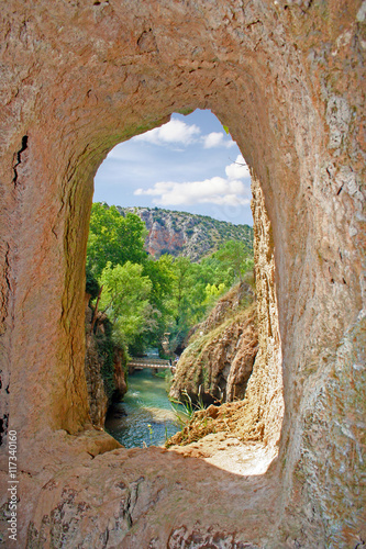 Ventana natural en la roca  Parque natural del Monasterio de Piedra en Zaragoza  Espa  a 