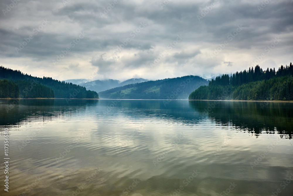 Fototapeta premium Lake Vidra in Romania