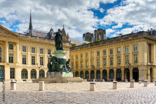 Canvas-taulu Statue in the city of Reims. Champagne region, France