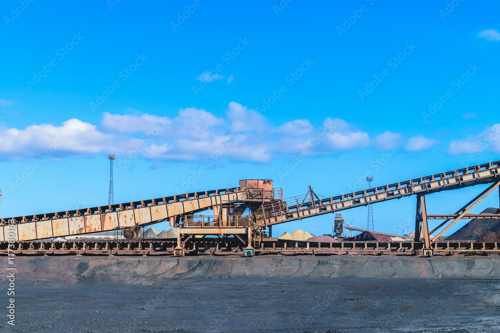 Loading iron ore conveyor machine in steel industry, UK