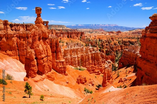 Tableau sur toile Bryce Canyon National Park hoodoos with the famous Thor's Hammer, Utah, USA