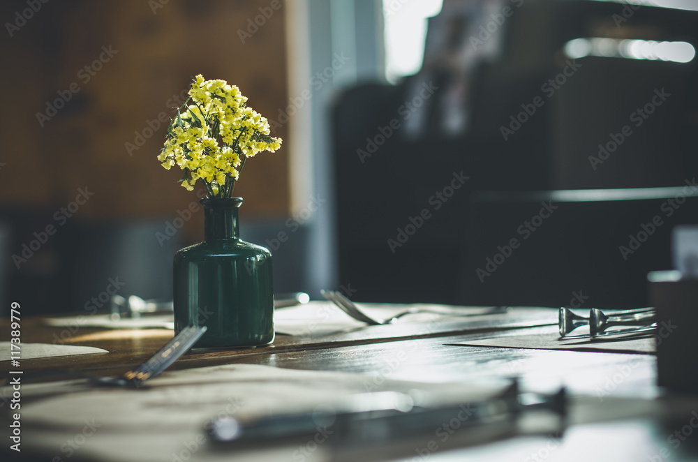 Obraz premium vase of yellow flowers