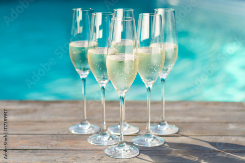 Obraz na płótnie champagne glasses w salonie