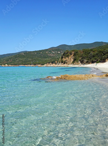 Belle plage Corse, mer bleue turquoise