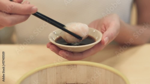 xiaolongbao,steamed dumpling with soy sauce