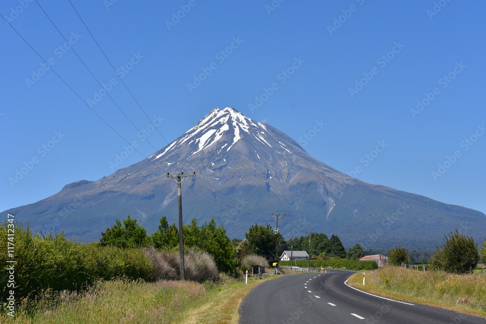 Fototapeta premium Mount Egmont in Taranaki in New Zealand.
