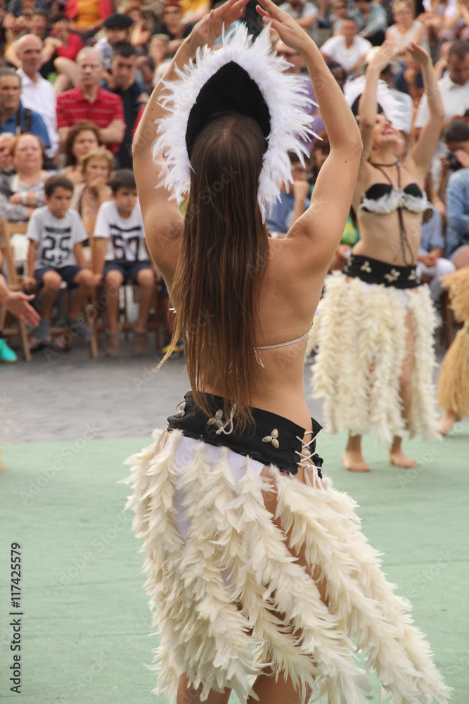 Naklejka premium Danza tradicional de la Isla de Pascua
