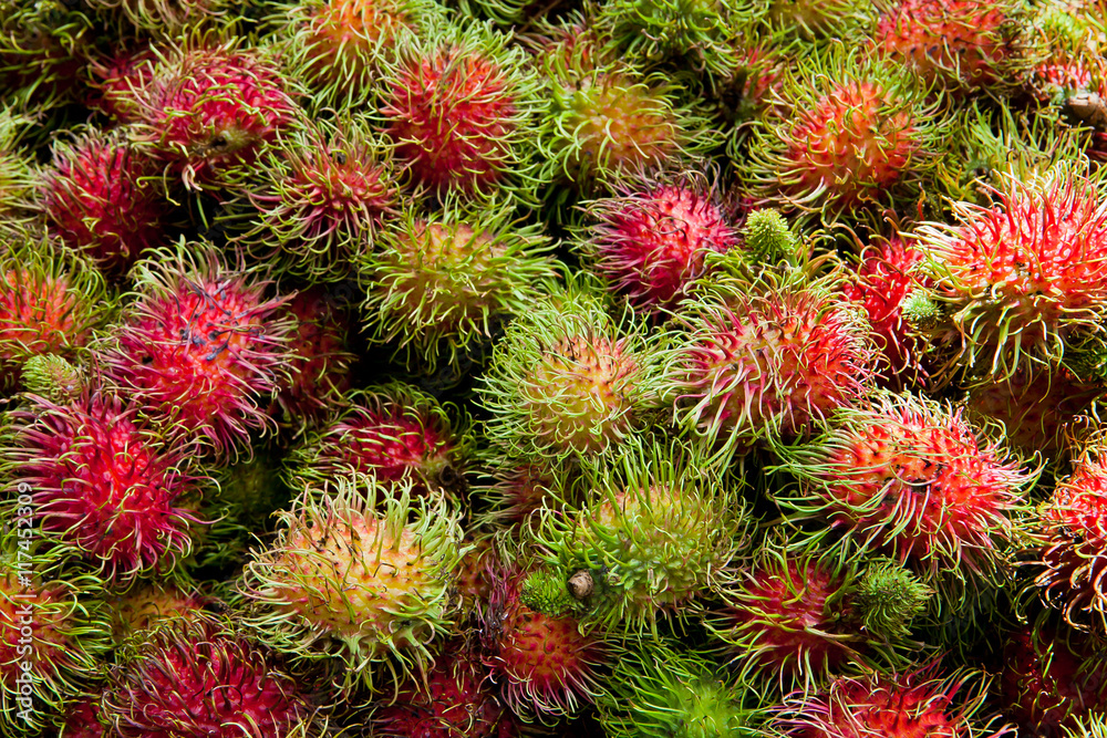 Sweet rambutan many delicious fruit in the market . Sweet rambutan many delicious fruit in the market .