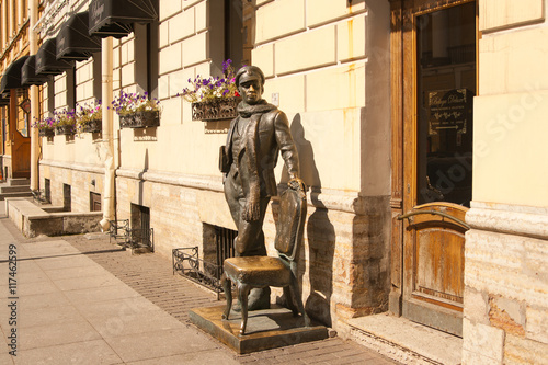 St. Petersburg, Russia: Sculpture of Ostap Bender on millionth street