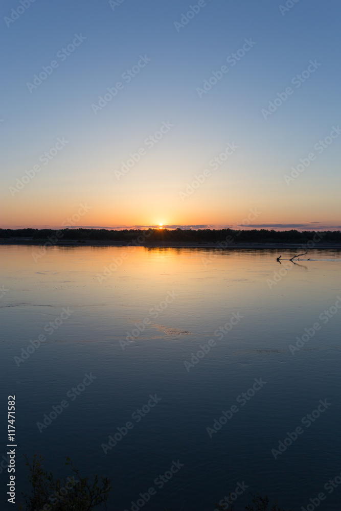 Obraz premium a beautiful sunset on the river