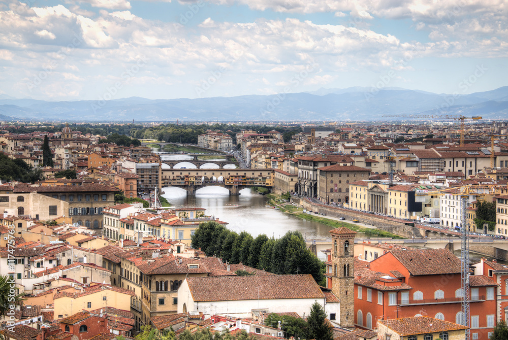 Obraz premium Magnificent view over the historical center of Florence in Italy. The photo is taken from piazzale Michelangelo and shows the Arno river, the Duomo and many other churches and buildings 