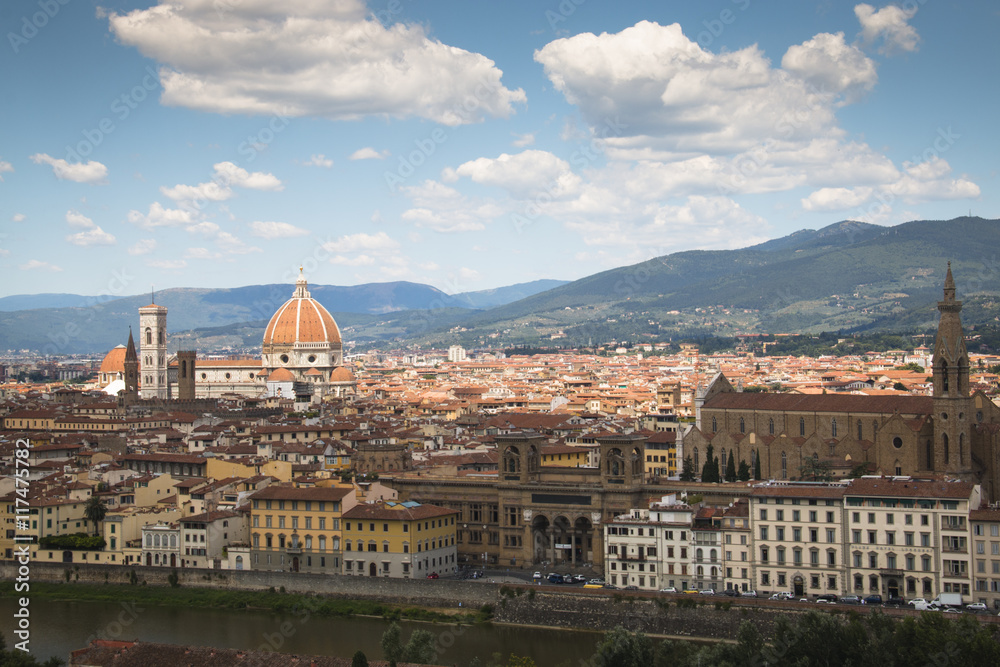 Obraz premium Magnificent view over the historical center of Florence in Italy. The photo is taken from piazzale Michelangelo and shows the Arno river, the Duomo and many other churches and buildings 