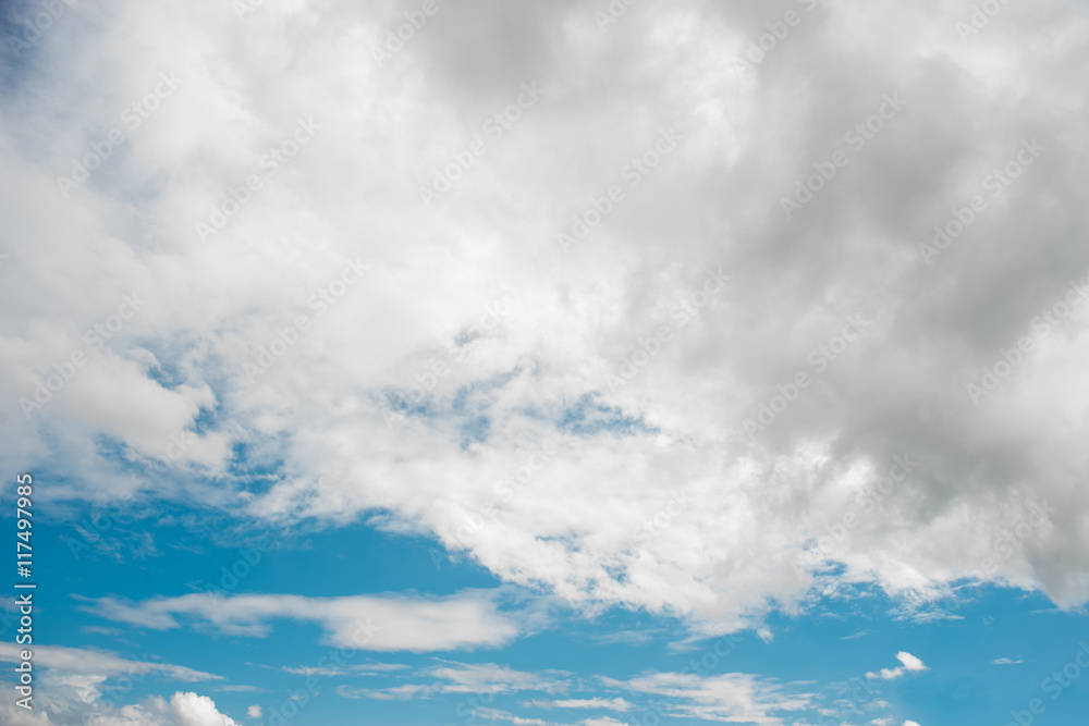 Obraz premium Cloudy bright blue sky