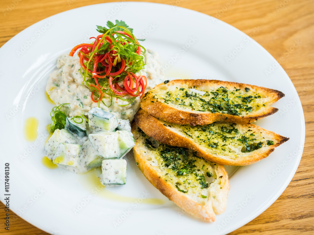 hummus with garlic bread hummus with garlic bread
