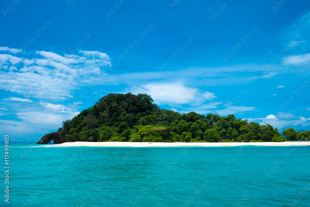 Fototapeta premium Beach in small island on an ocean