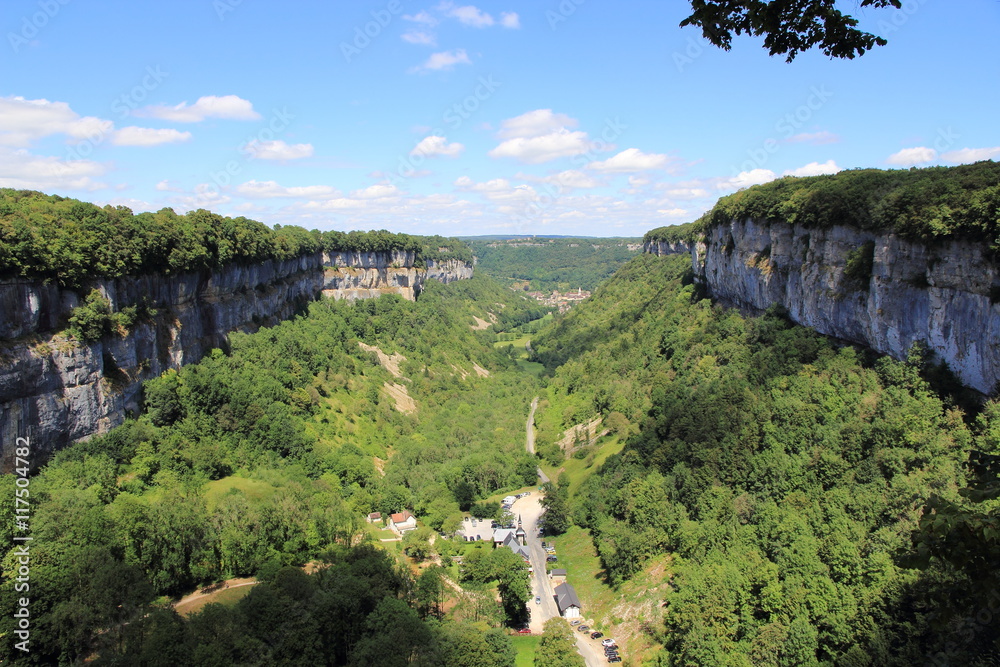 Obraz premium Baume-les-Messieurs, village du Jura