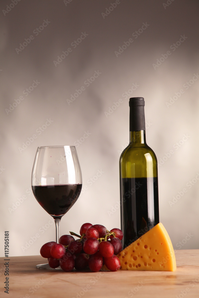 Obraz premium bottle of wine and glass on the table