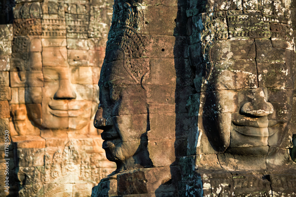 Fototapeta premium Bayon temple in angkor thom