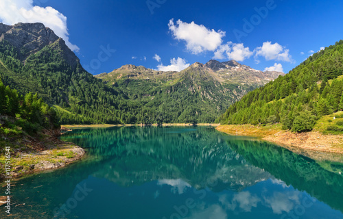 Fototapeta Naklejka Na Ścianę i Meble -  Pian Palu' lake in Stelvio national park - Trentino, Italy
