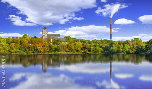 chemnitz schlossteich, schloss und schornstein