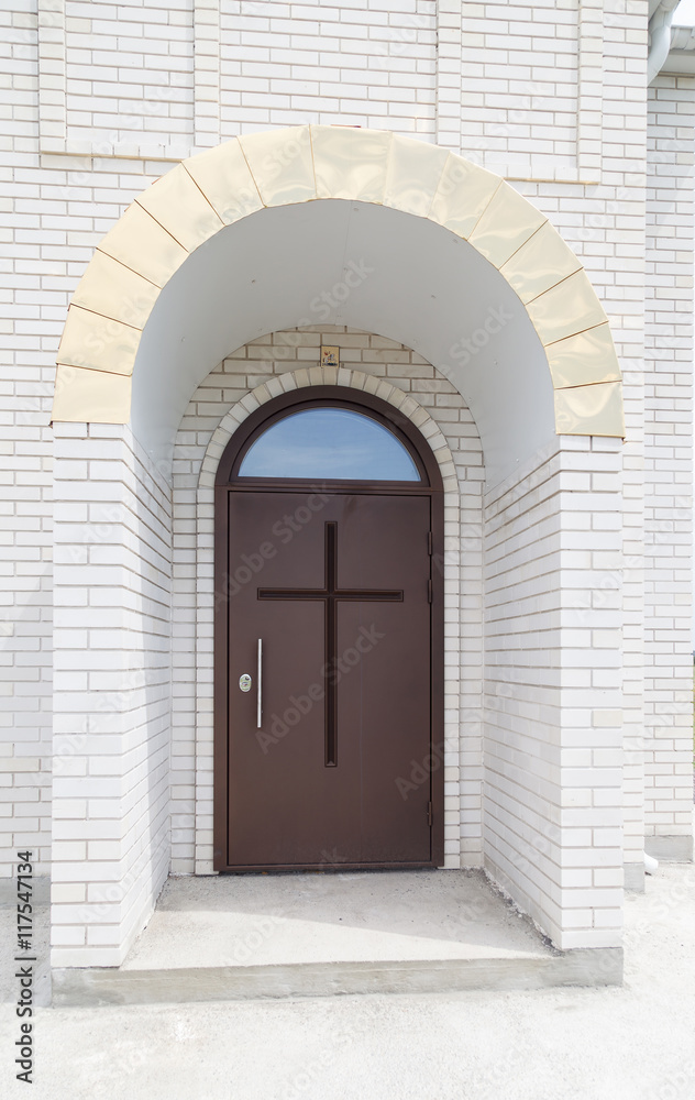 Входная дверь с крестом