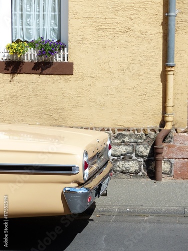 Heckpartie einer zweitürigen australischen Limousine der Sechzigerjahre in Beige und Naturfarben im Sonnenschein beim Oldtimertreffen Golden Oldies in Wettenberg Krofdorf-Gleiberg bei Gießen in Hessen photo