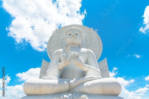 Cuadro en lienzo Big White Buddha image in Saraburi, Thailand.