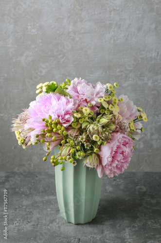 Fototapeta Naklejka Na Ścianę i Meble -  Bouquet of flowers: peony, matricaria and serruria florida (blus