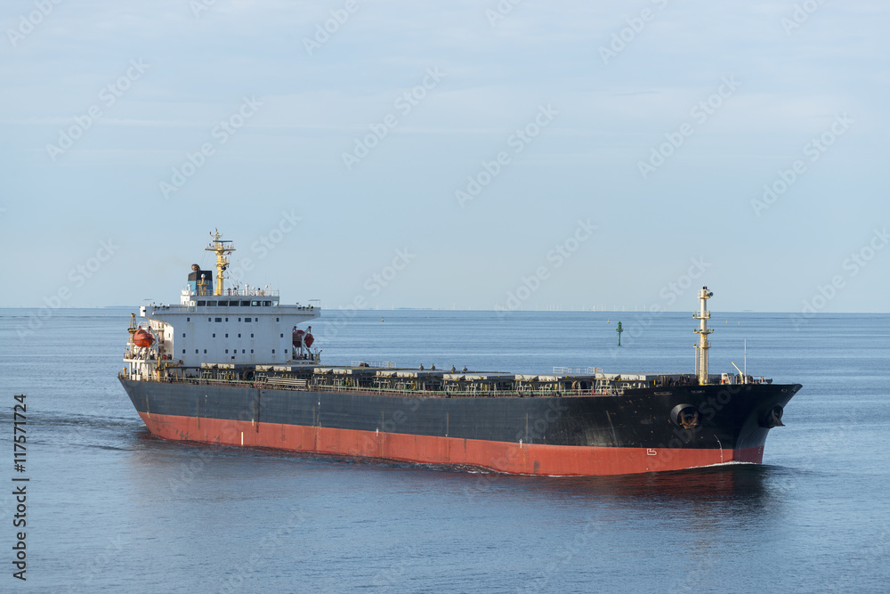 Tanker auf der Ostsee vor der Insel Fünen