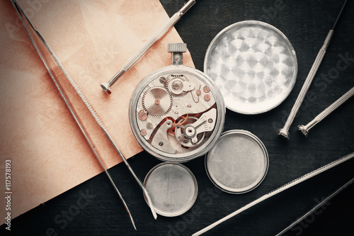 Mechanism of pocket clock closeup