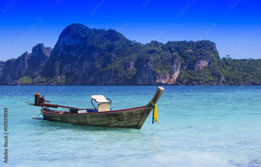 Boot am Strand bei Phuket, Thailand, Asien