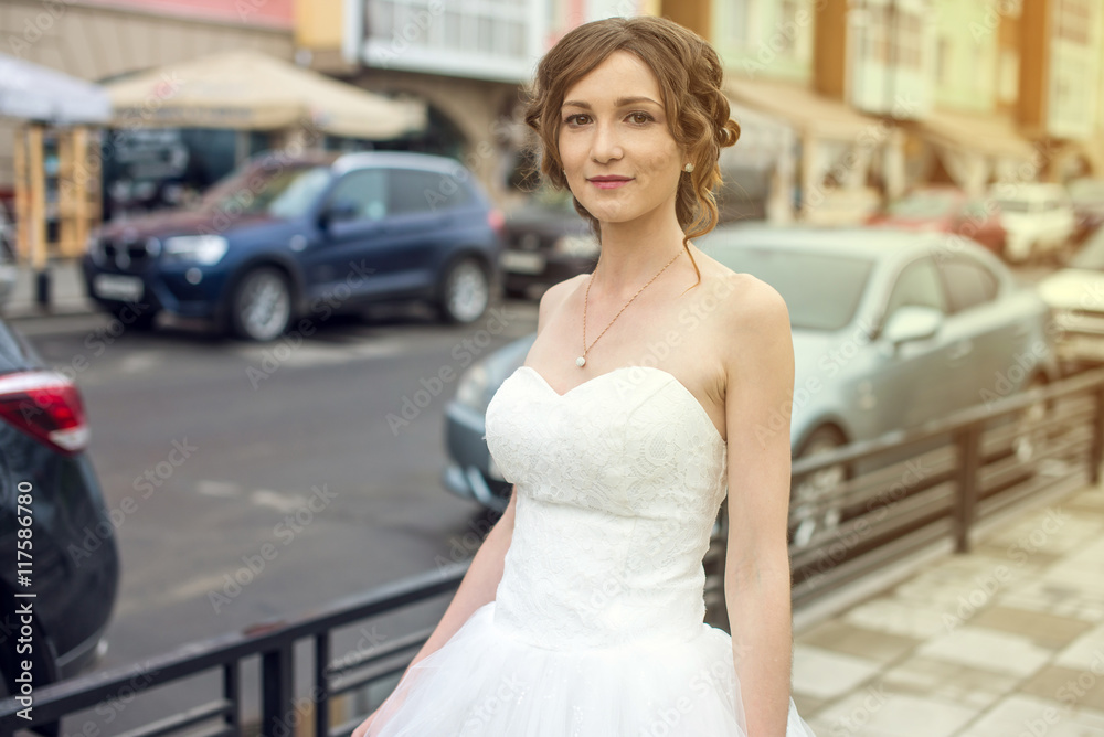 Fototapeta premium happy bride walks down the street