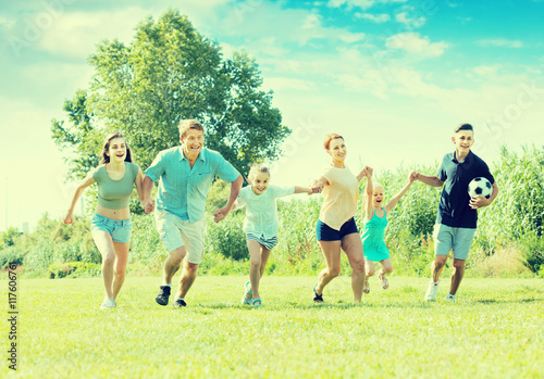 ﻿family playing and running