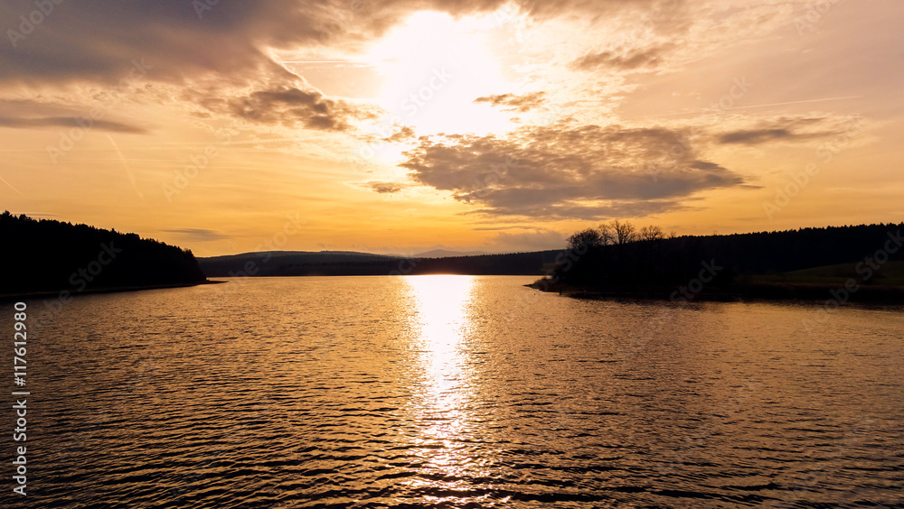 Sonnenuntergang über dem See