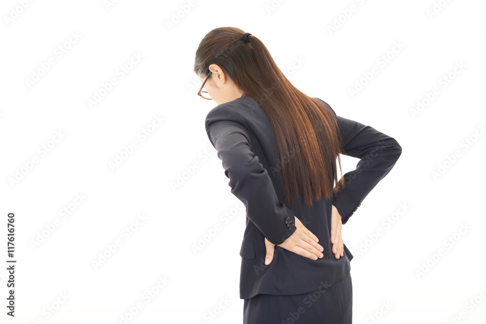 腰痛を訴える女性 腰痛を訴える女性