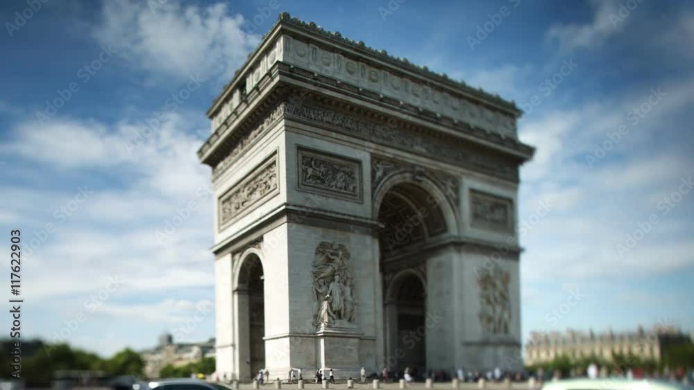 arc de triomphe in paris sunny day arc de triomphe in paris sunny day