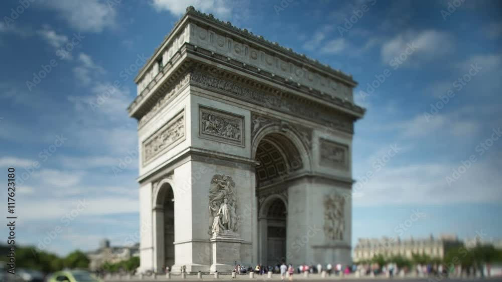 the arc de triomphe in paris