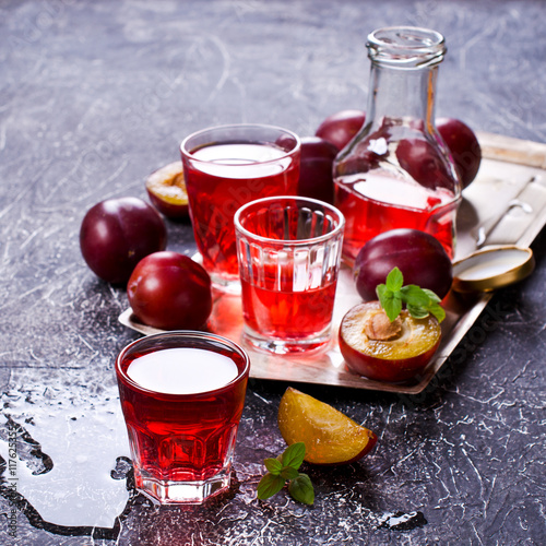 Photo Transparent plum drink
