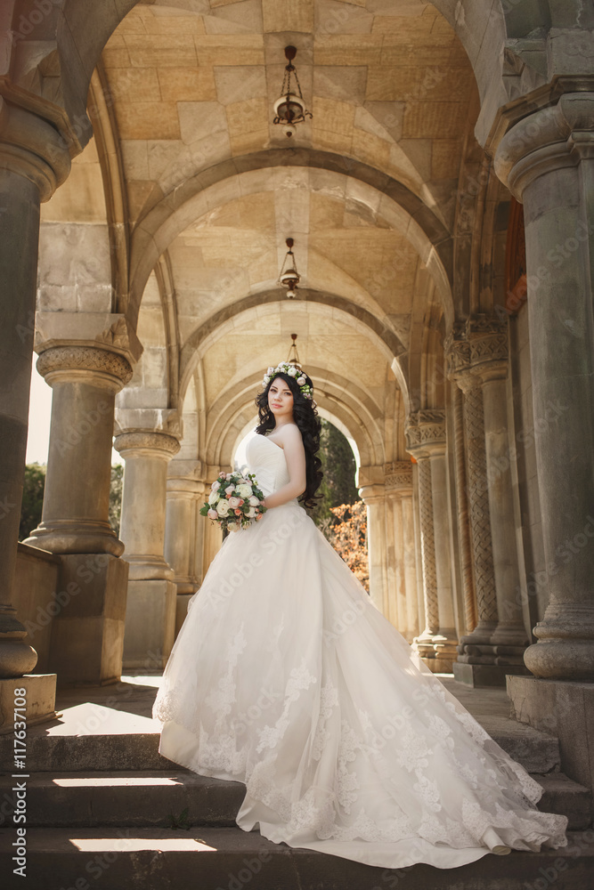 Fototapeta premium Beautiful bride with flowers