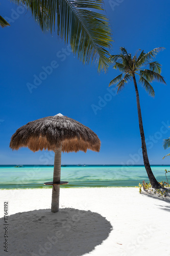 Sun umbrella on tropical beach © photopixel