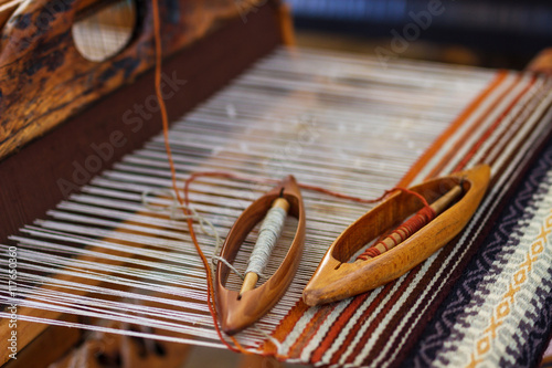 Cuadro en lienzo Weaving Loom and thread of yarn