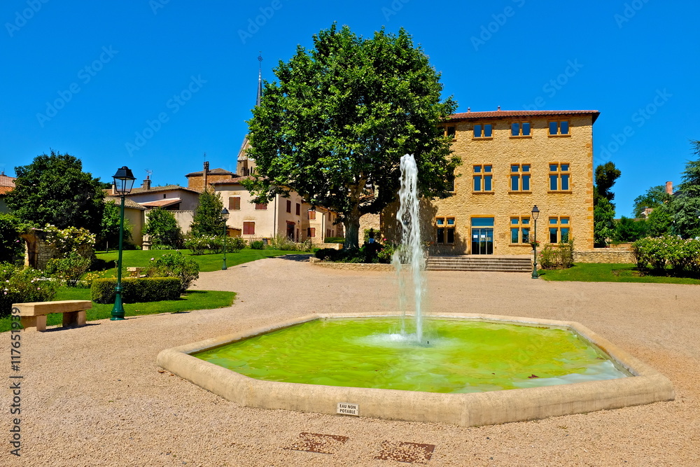 Obraz premium FONTAINE VILLAGE ARNAS 1
