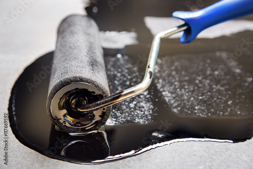 Photos repair using a paint roller and bitumen mastic