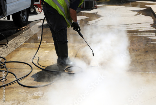 Limpieza del pavimento con agua a presión, desinfeccion coronavirus photo
